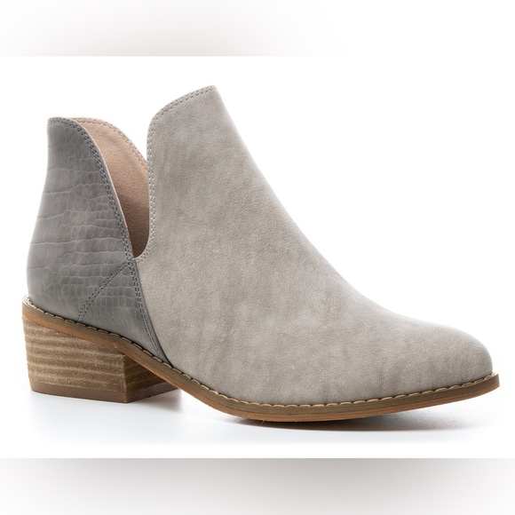 Boutique Corkys Shoes - NWOT Boutique by Corky’s Size 8 Wayland 2-Tone Gray Slip-on Booties